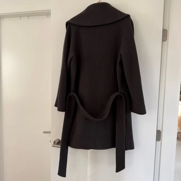 Mid-length wool coat - Picture 2 of 8